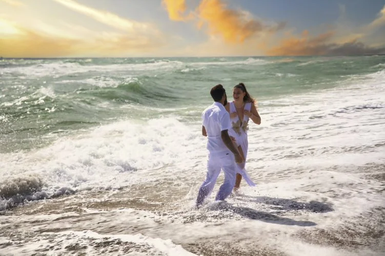 Find a Photographer for Couples on the Beaches of Miami Beach